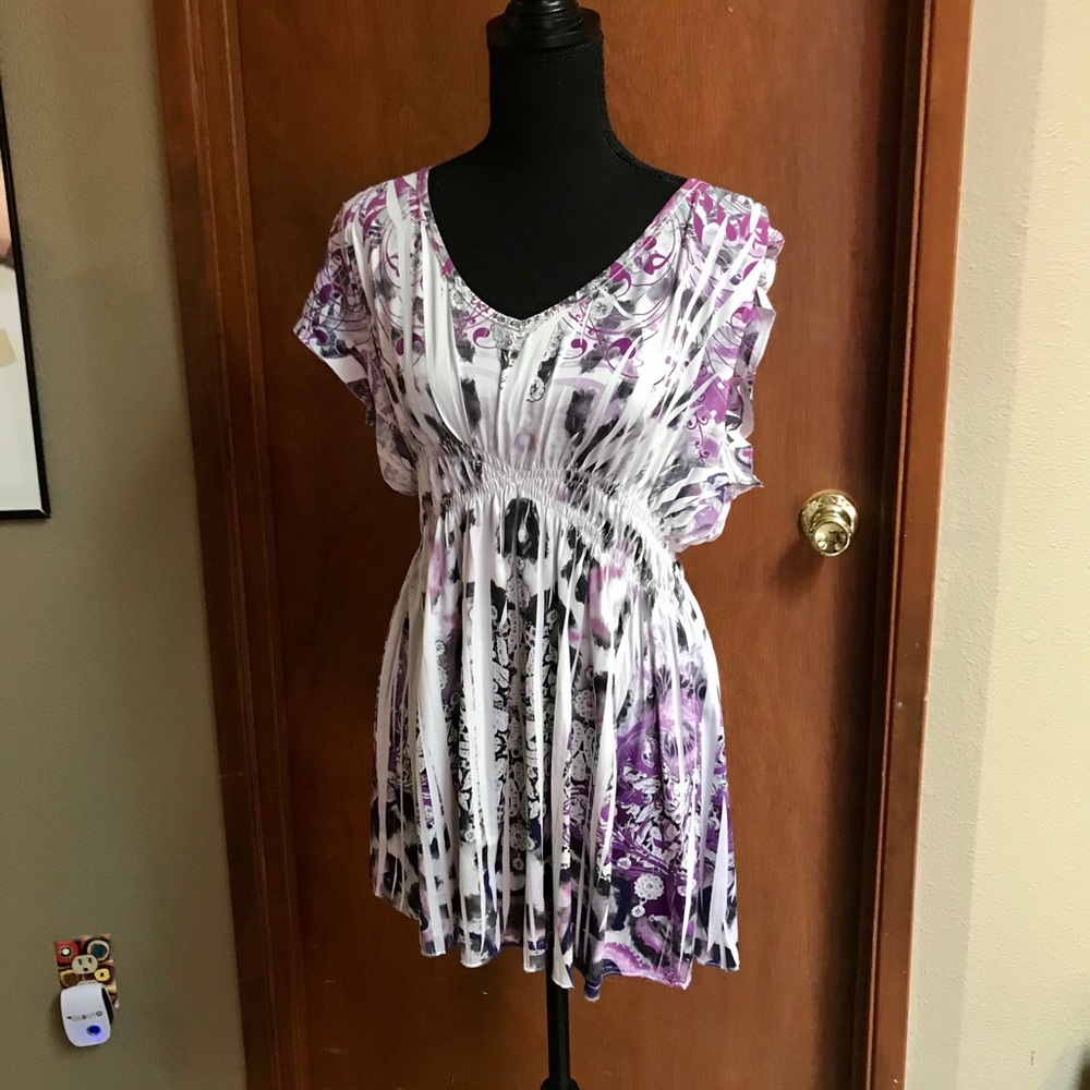 2/$25 dressy top Lovely embellished slimming XL